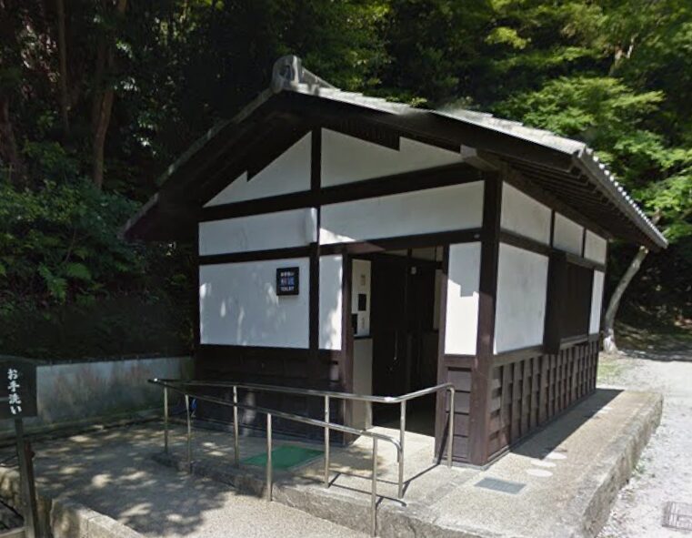 彦根城　桜　トイレ