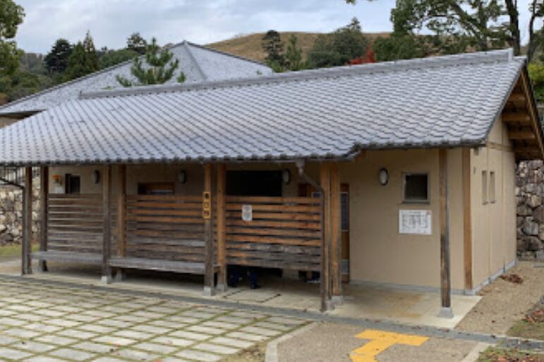 奈良公園　桜　トイレ