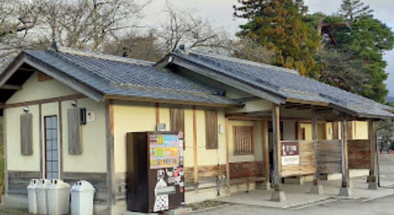 鶴ヶ城　桜　トイレ