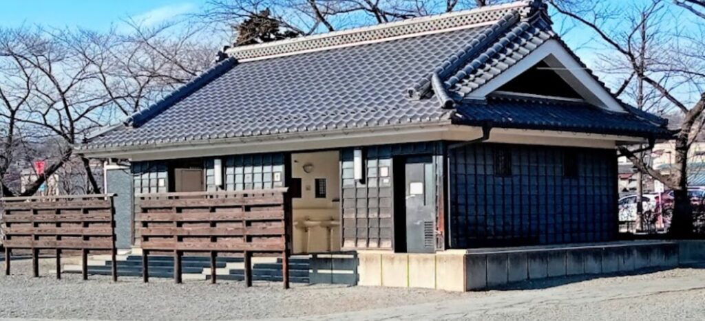 松本城　桜　トイレ